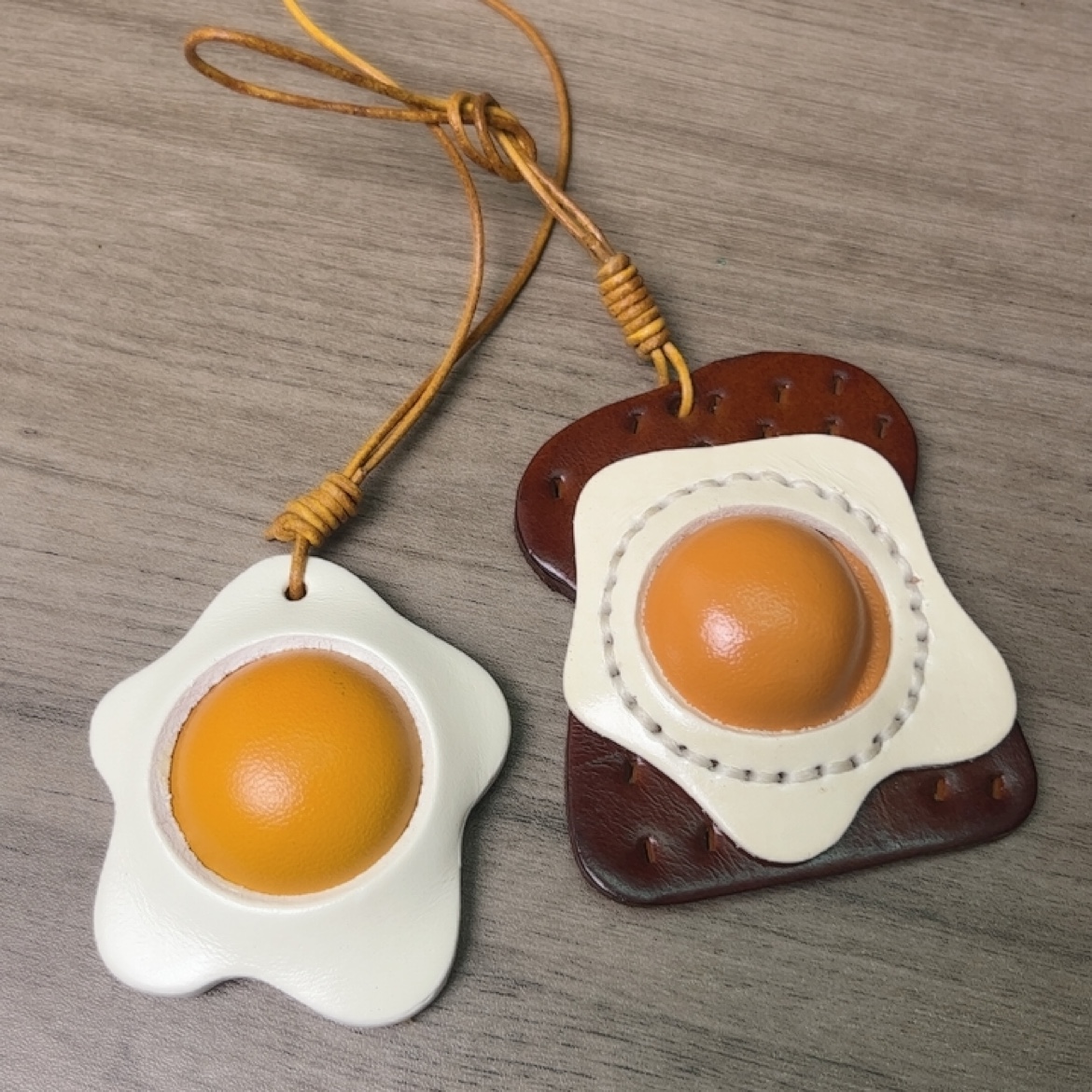 头层牛皮手工制作高品质荷包蛋全植鞣牛皮立体煎蛋包包挂件挂鸡蛋