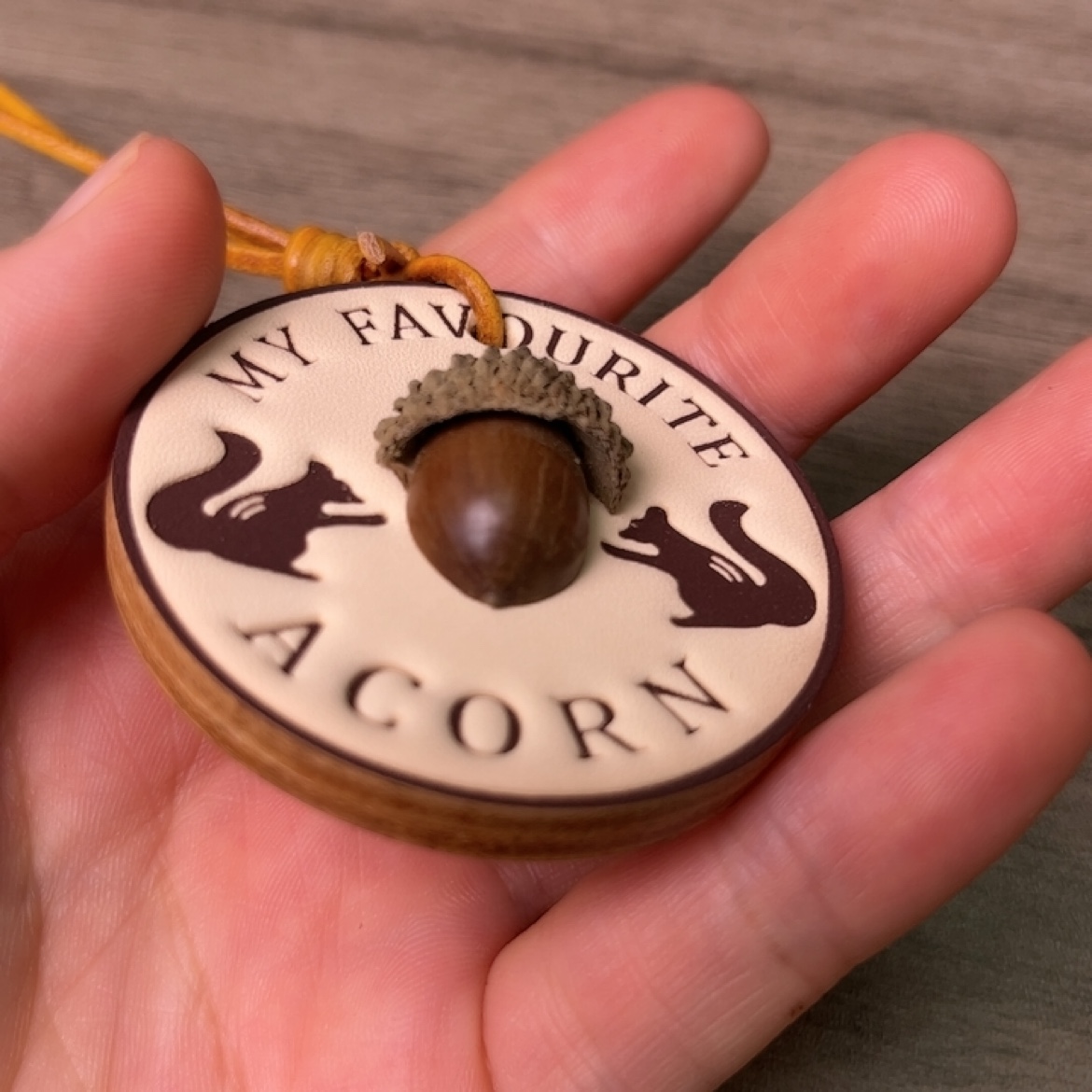 头层牛皮真皮可爱松鼠橡果钥匙扣咖啡钥匙扣真皮头层牛皮挂饰包宠