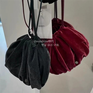 韩代潮牌amomento25新onnuk同款天鹅绒丝绒质感抽绳单肩包斜挎包