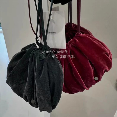 正品丝绒复古云朵斜挎高品质小包