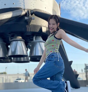 韩代潮牌ROSE朴彩英 JENNIE金智妮 INSTANTFUNK微喇显瘦牛仔裤女