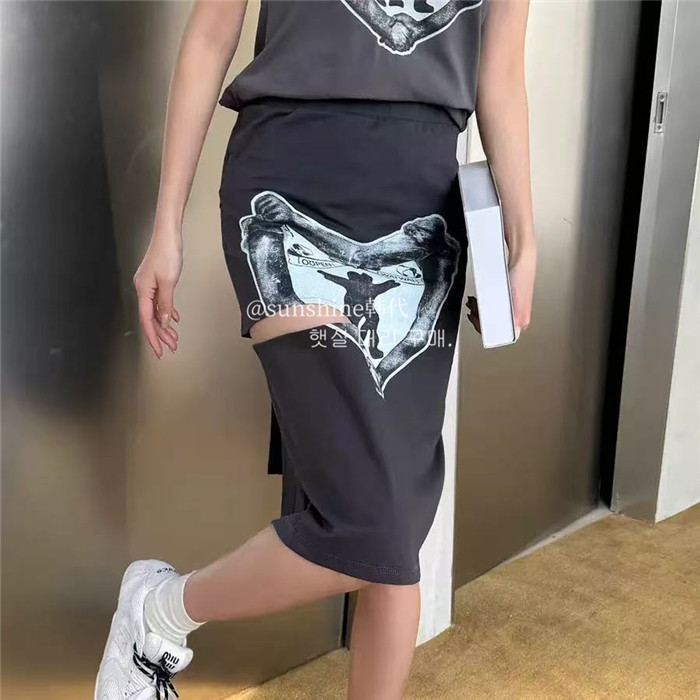 韩代潮牌OPEN YY涂鸦破洞拥抱爱心切割后背飘带打结开叉半身裙女