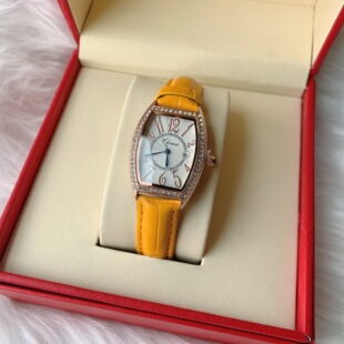 新款 酒桶形女士镶钻气质手表学生党真皮日历高档防水皮带女表 时尚