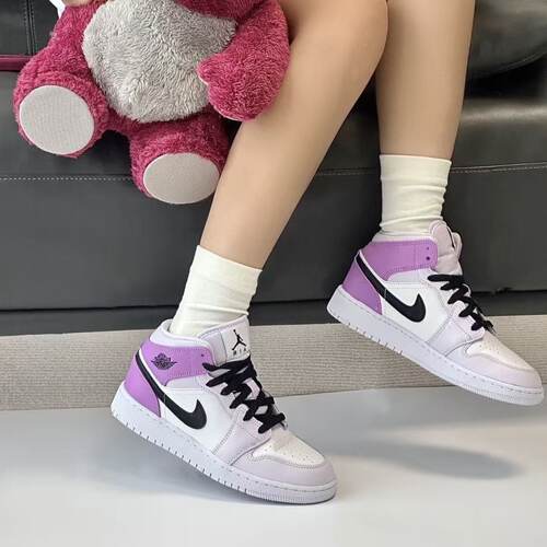 Air Jordan 1 板鞋运动休闲鞋 复古潮流支撑合成革中帮DQ8423-501