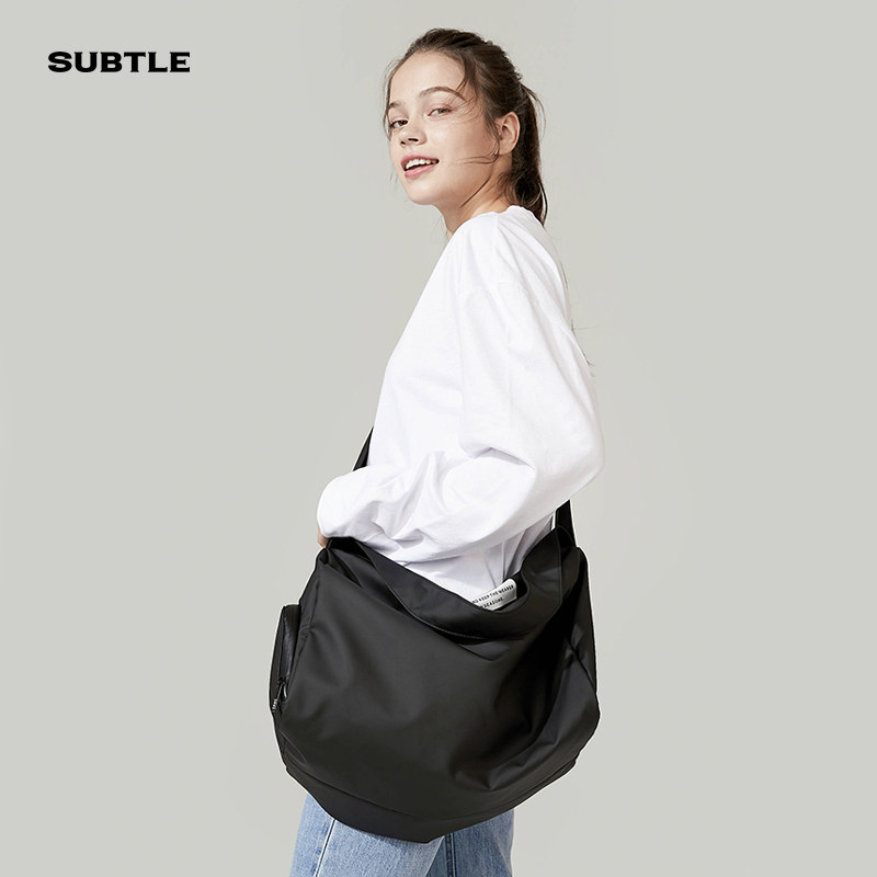 SUBTLE EQUS SPORTS & FITNESS BAG WOMENS SINGLE SHOULDER CROSSBODY BAG MENS TREND INS LARGE CAPACITY LEISURE TRAVEL BAG