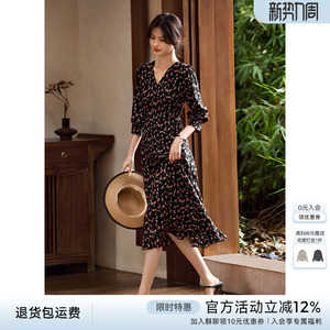 XWI欣未三亚旅游海边度假风碎花连衣裙女春季优雅气质V领茶歇裙子