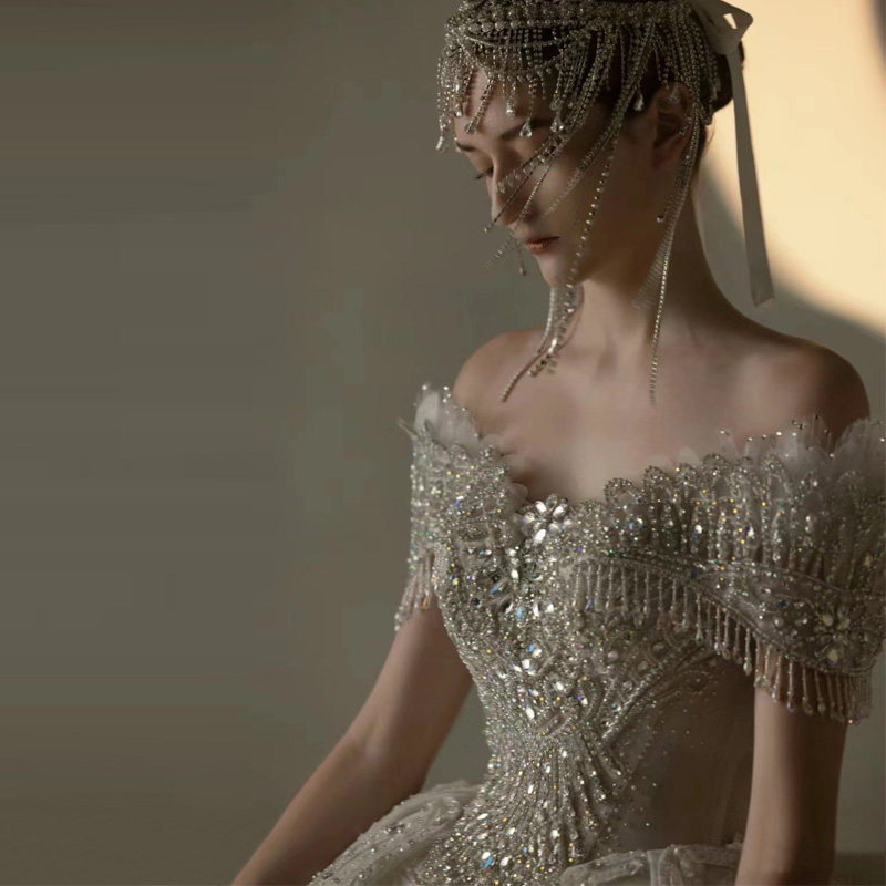 一字肩主婚纱2024新款新娘大拖尾法式公主风重工森系v领复古