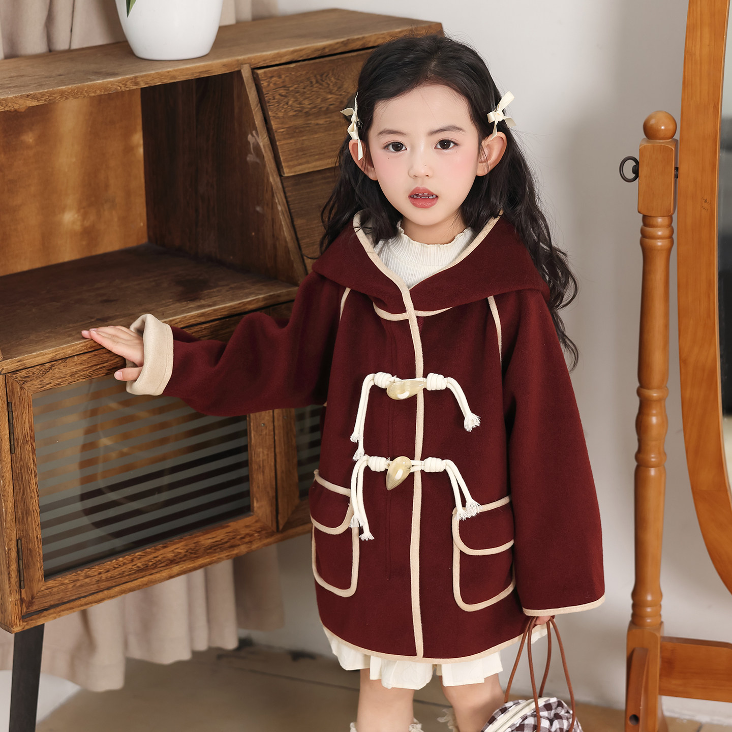 女童羊羔毛外套秋冬连帽牛角扣中长款加厚保暖毛呢大衣