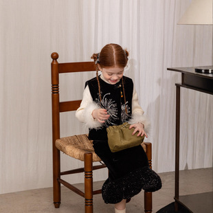 秋冬新中式上衣过年外套国风年款新款女童中小童黑色丝绒亮片马甲