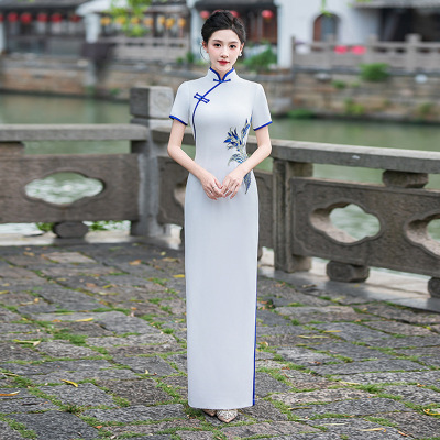 白色年轻款旗袍女装礼服日常可穿立领短袖舞台主持人学生艺考旗袍