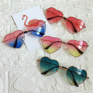 原宿风复古桃心墨镜