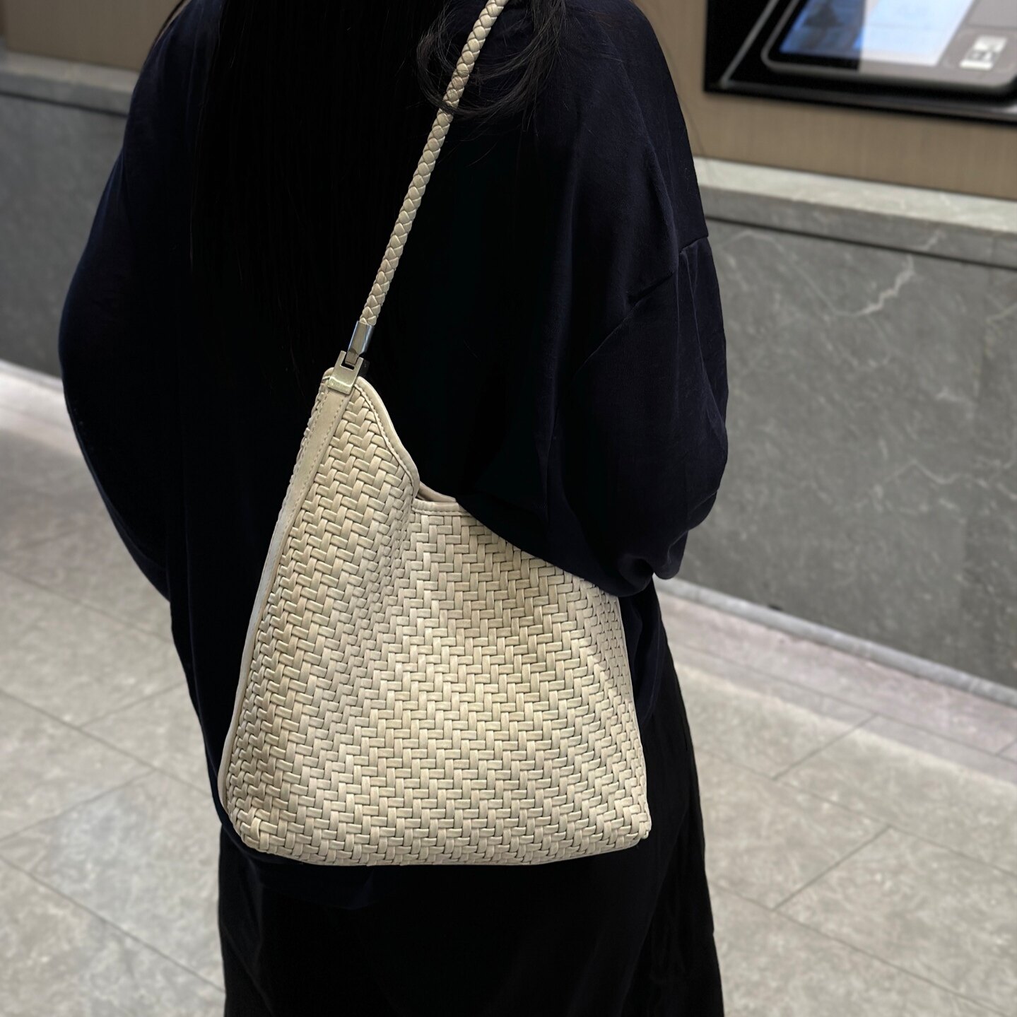 2026新款女包时尚百搭单肩斜挎包洋气7088小众设计感手提水桶包潮