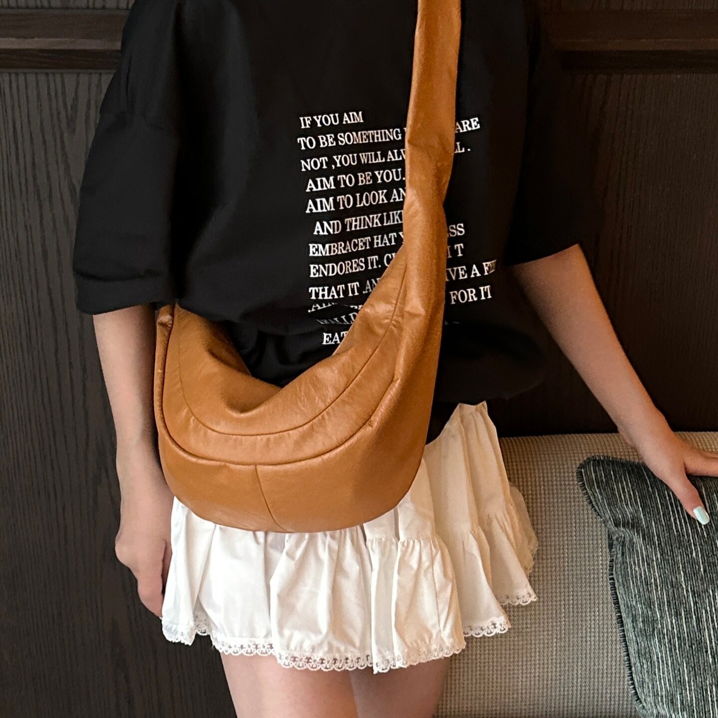 新款2026超火真皮包包大容量牛角包简约百搭斜挎包女包牛皮饺子包