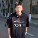 黑色