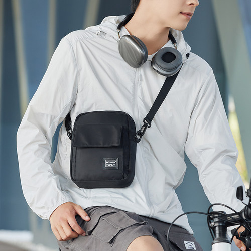 男士斜挎包2026新款随身便携包