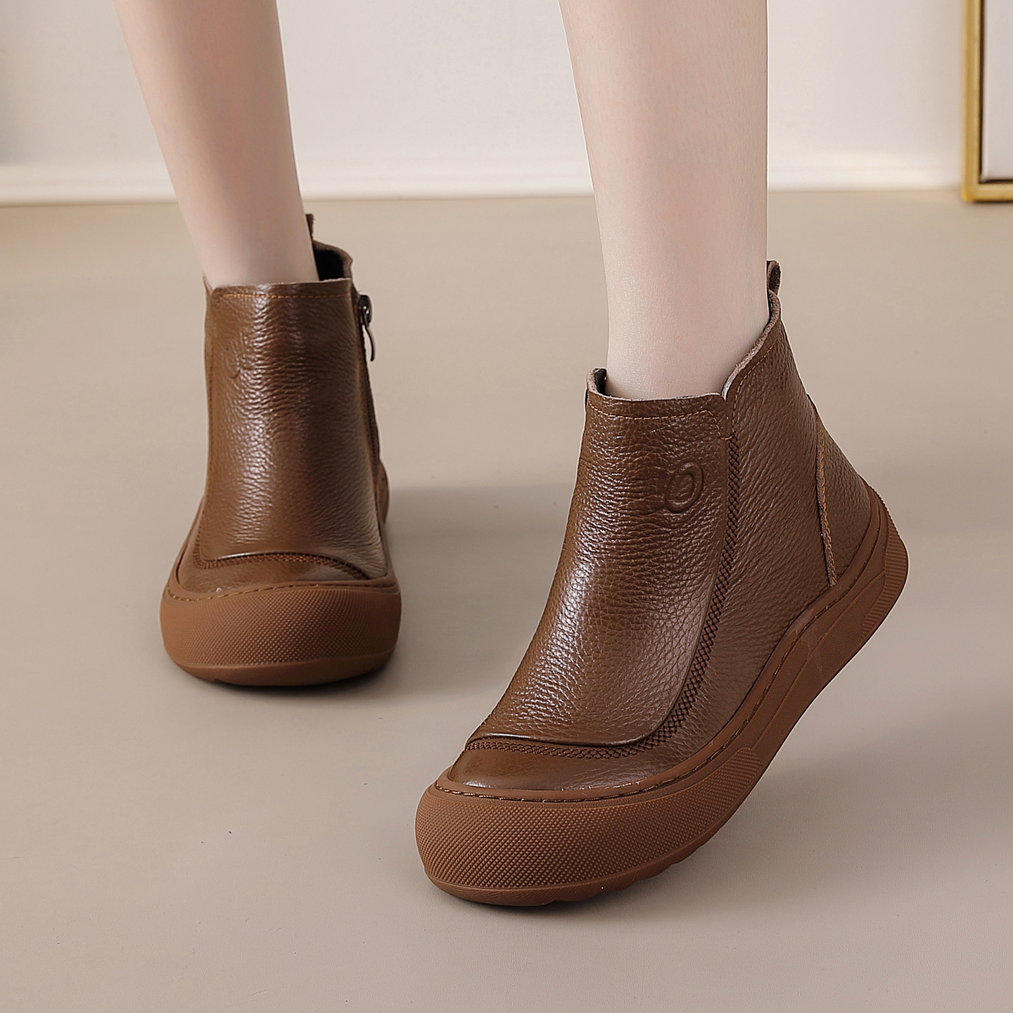 真皮短靴女冬季平底女鞋复古圆头