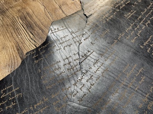 鱼油植鞣牛皮！黑色激光字体双肩皮厚约1.4mm挺 复古纹理整张包邮