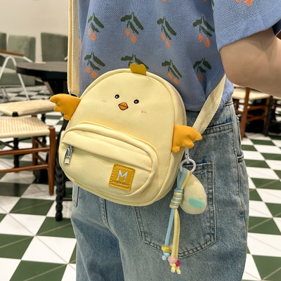 可爱小鸡斜挎包女2025新款日系软妹儿童轻便休闲单肩包逛街手机包