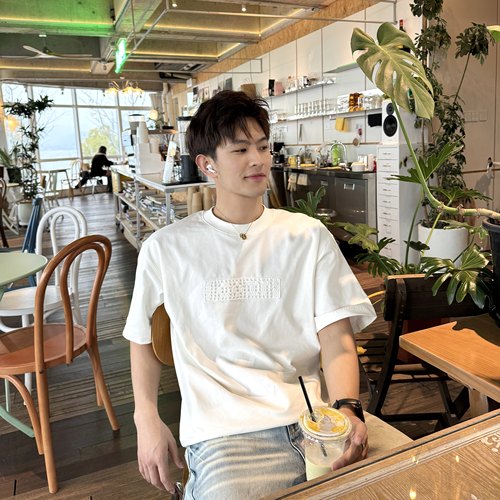 飞型记白色短袖T恤男夏季宽松圆领刺绣编织图案基础款潮流上衣男