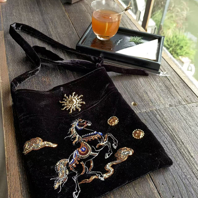 【旭日奔马】复古刺绣丝绒单肩包