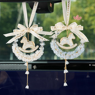 2026年汽车挂件铃兰花小马车载后视镜挂饰吊坠网红高级感车内挂饰