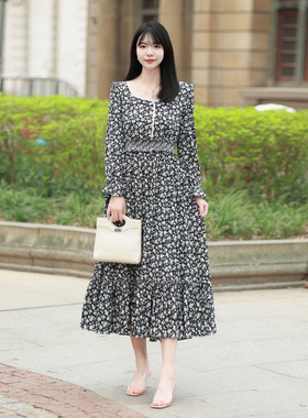 五丁目衣舍2025新款淑女范方领碎花连衣裙女长袖收腰显瘦58D06867