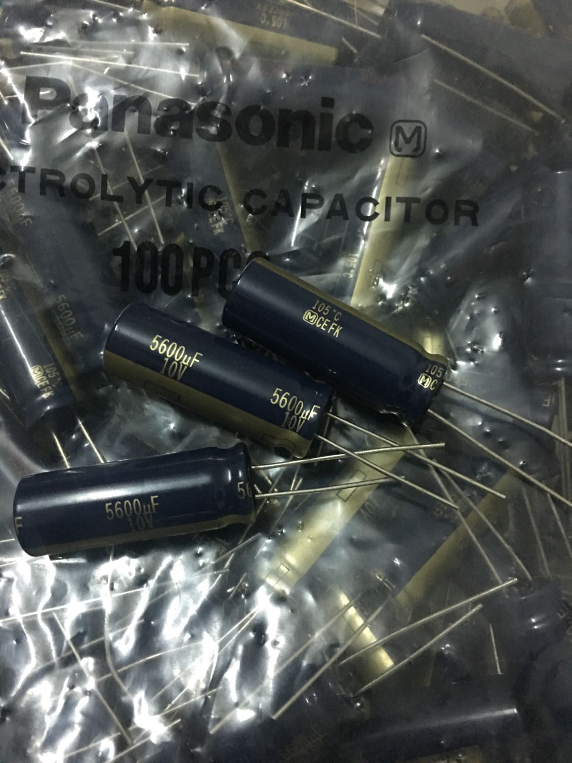 EEUFK1A562 10V5600UF松下FK高频铝电解电容器5600UF/10V 10*35FC