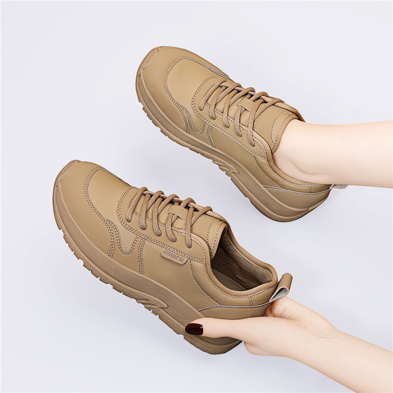 棕色软底舒适妈妈鞋2025新款秋季百搭超轻便休闲运动鞋女款跑步鞋