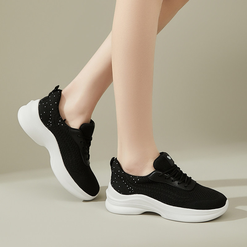 飞织网面运动鞋女2026新款春季轻便软底不累脚中年妈妈休闲旅游鞋