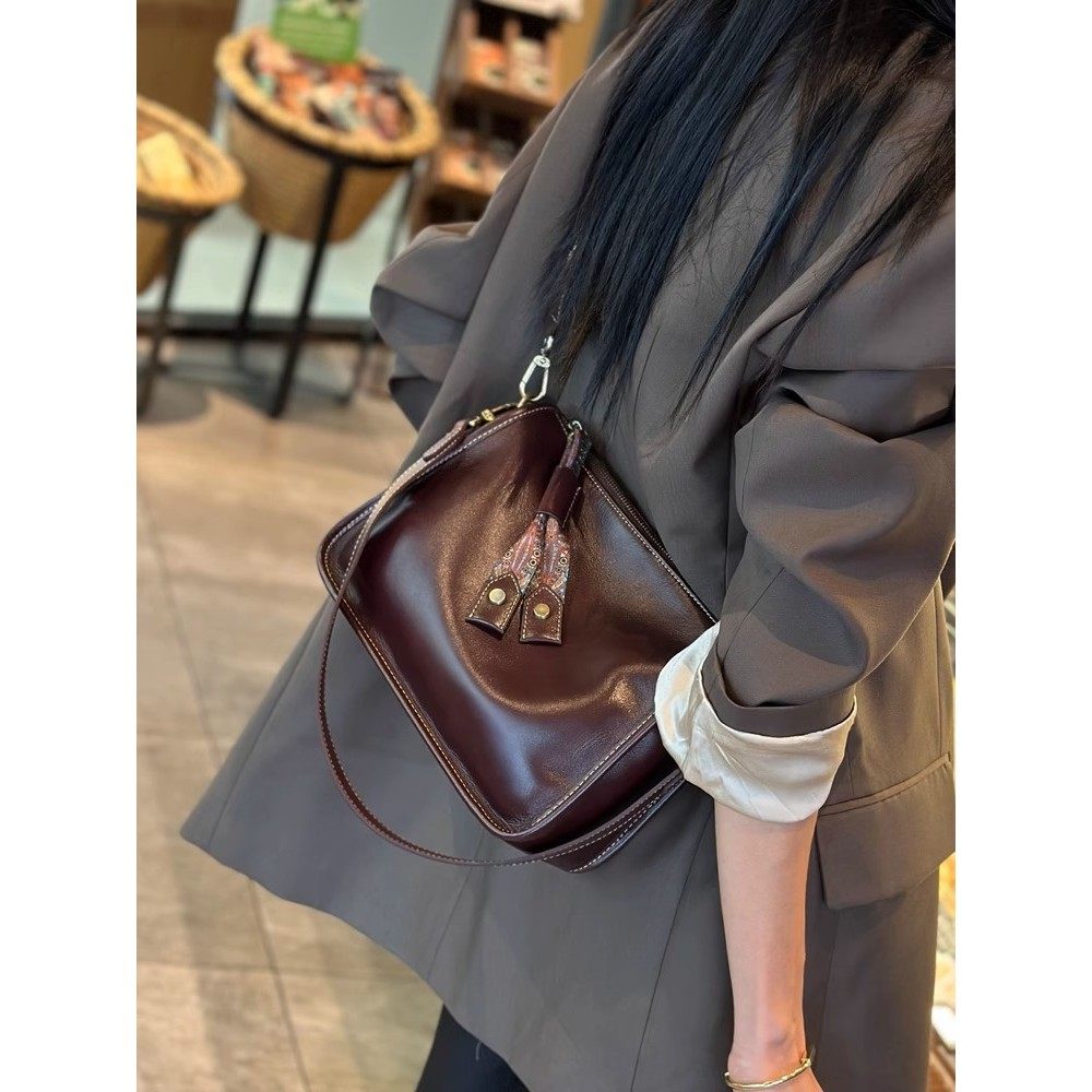 DU包包女新款高级感法棍腋下包单肩包大容量真皮女包斜挎包,箱包皮具/热销女包/男包,小方包,淘宝优惠券,粉丝福利购,淘宝优惠卷