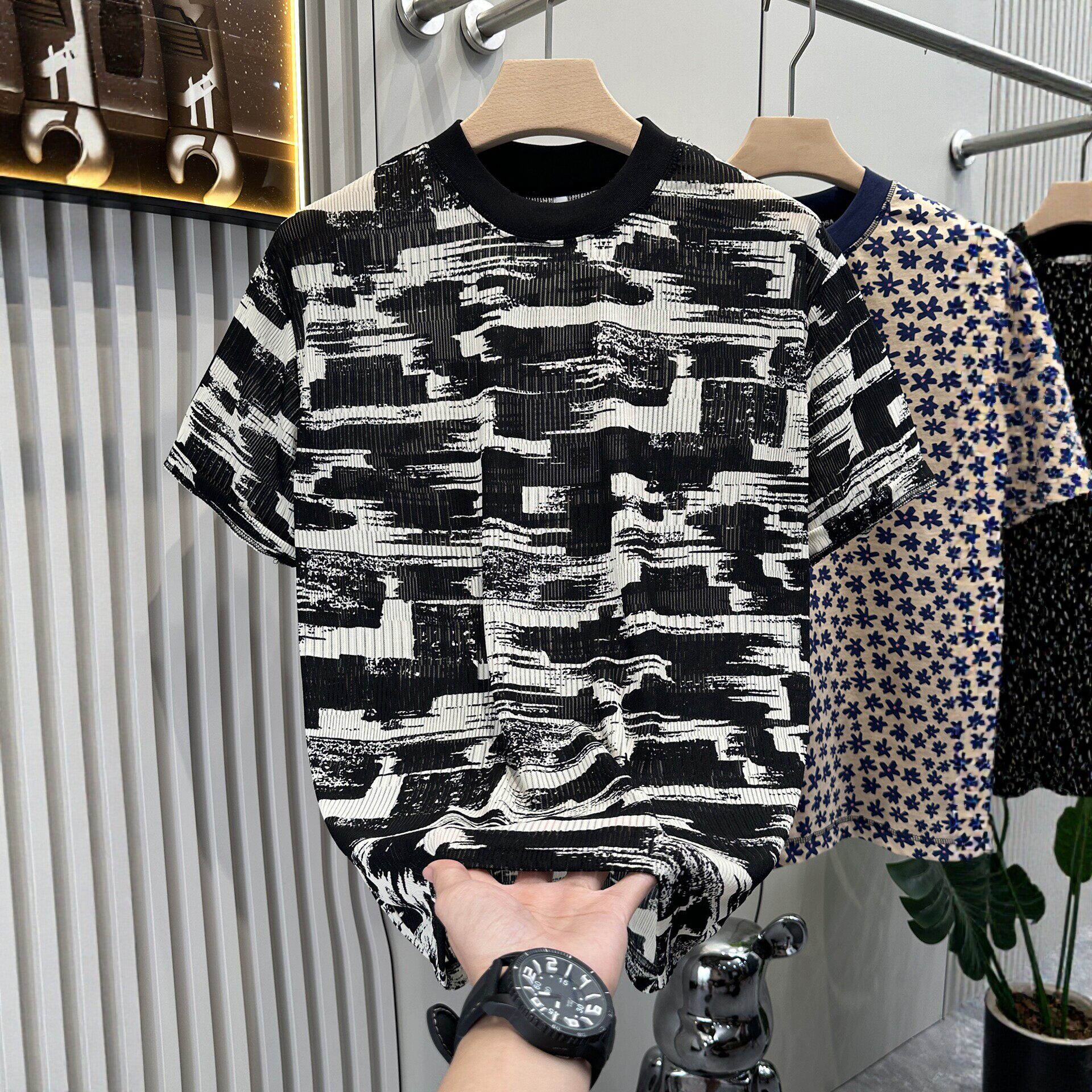 2026夏季高级感新款男装痞帅撞色镂空短袖T恤时尚休闲宽松上衣潮