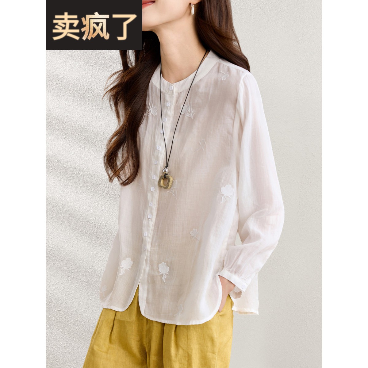 2025新秋季服装，减少年龄透气白色苎麻衬衫刺绣女士宽松时尚修身