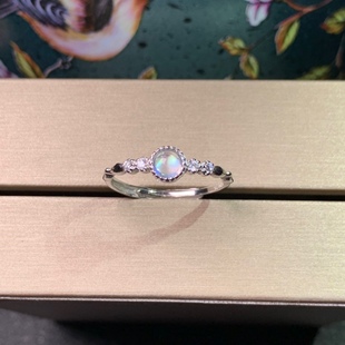 新款天然玻璃体蓝月光石戒指 精品蓝月光 圆4*4mm925银精工镶嵌