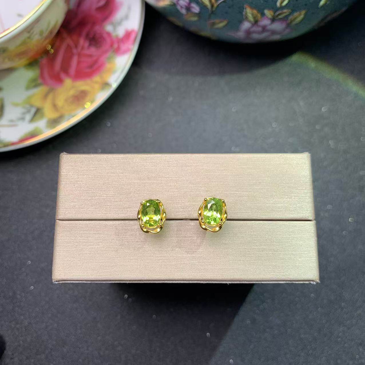 一物一图天然橄榄石耳钉925银镀金镶嵌主石椭圆5*7MM,珠宝/钻石/翡翠,耳饰,淘宝优惠券,粉丝福利购,淘宝优惠卷