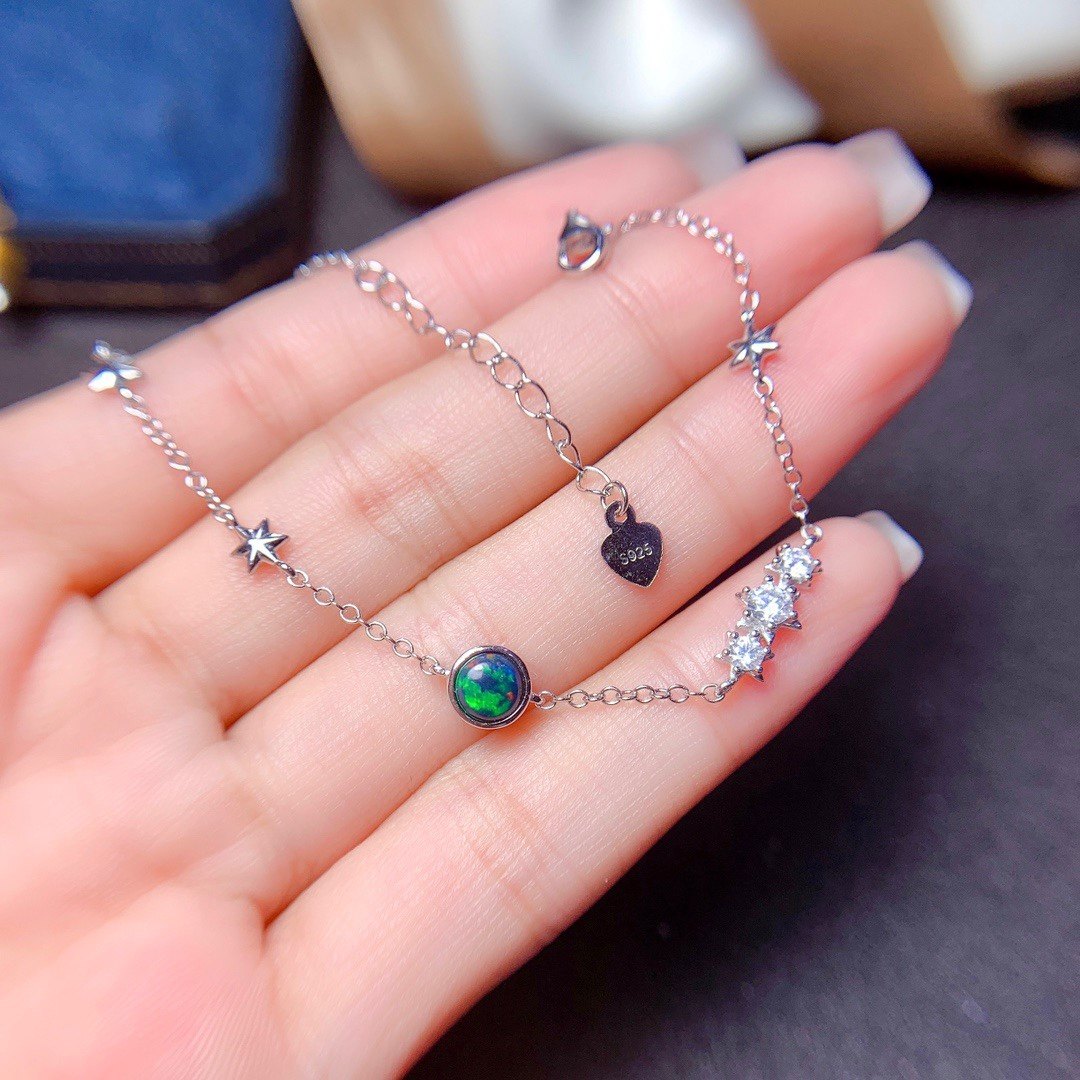 精品天然黑欧泊手链 石5*5mm特惠精工925银镀金镶嵌炫彩欧泊手链