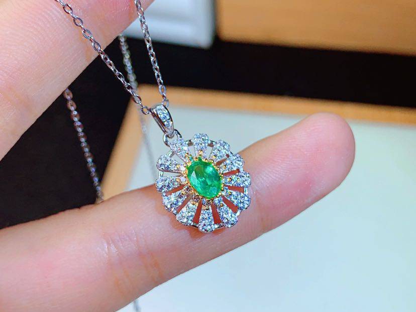 925银镶嵌天然祖母绿吊坠 晶体通透 主石4*6 特惠小清新吊坠