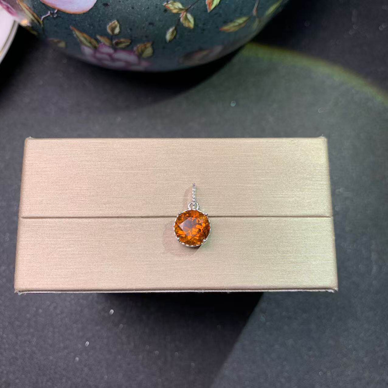 天然浓金色黄水晶吊坠925银镀金镶嵌主石8*8MM时尚橘色黄晶吊坠