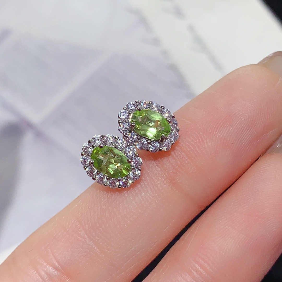 新款天然橄榄石耳钉925银镀金镶嵌时尚耳钉主石4*6MM小众设计款