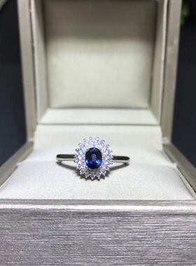 银镶天然蓝宝石戒指，石尺寸4乘