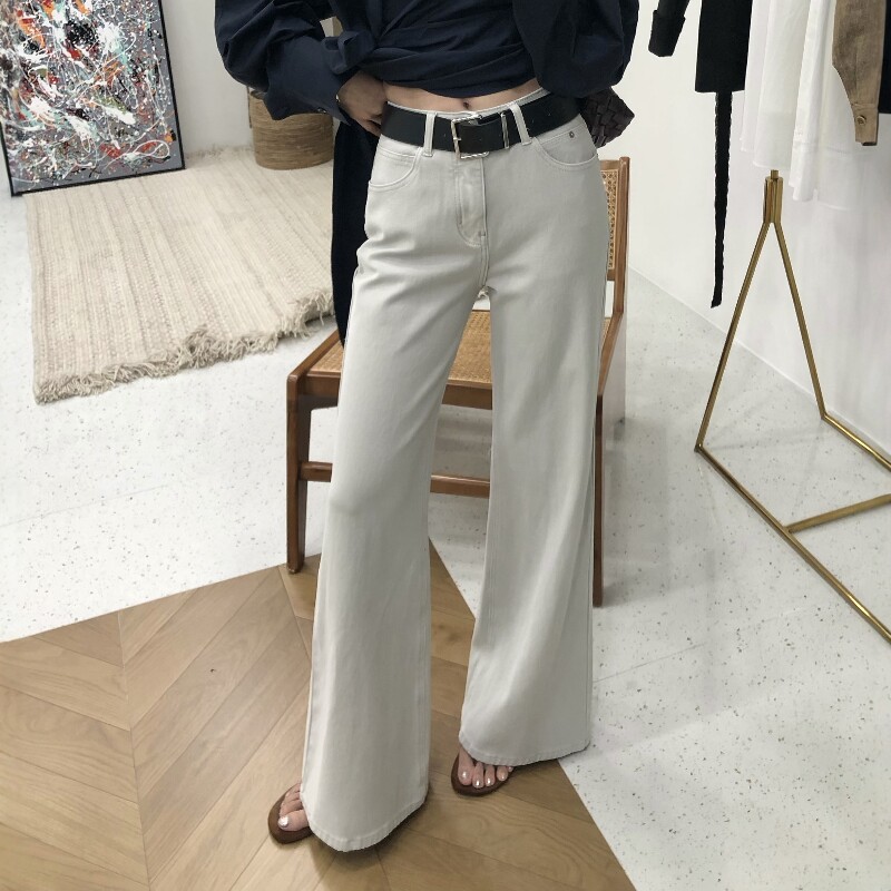 2026年春季新款微喇中高腰牛仔裤女大码显瘦宽松不贴腿直筒喇叭裤