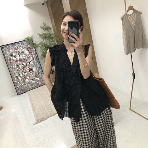 2026高端夏款高级感时尚蕾丝木耳边V领无袖亚麻背心衬衫上衣女潮