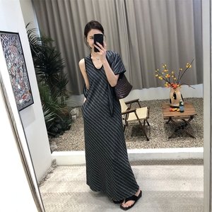 法式U领无袖背心连衣裙女+披肩两件套2025秋季新款韩系纯欲风长裙