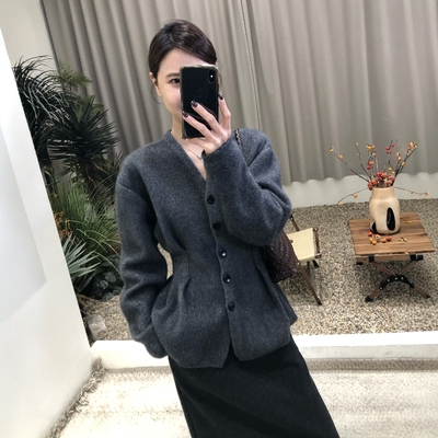 高级感灰色V领针织开衫外套女春秋新款宽松外搭毛衣韩系穿搭上衣