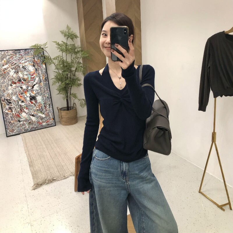 2026韩系设计挂脖扭结V领长袖套头上衣女春秋修身显瘦内搭打底衫
