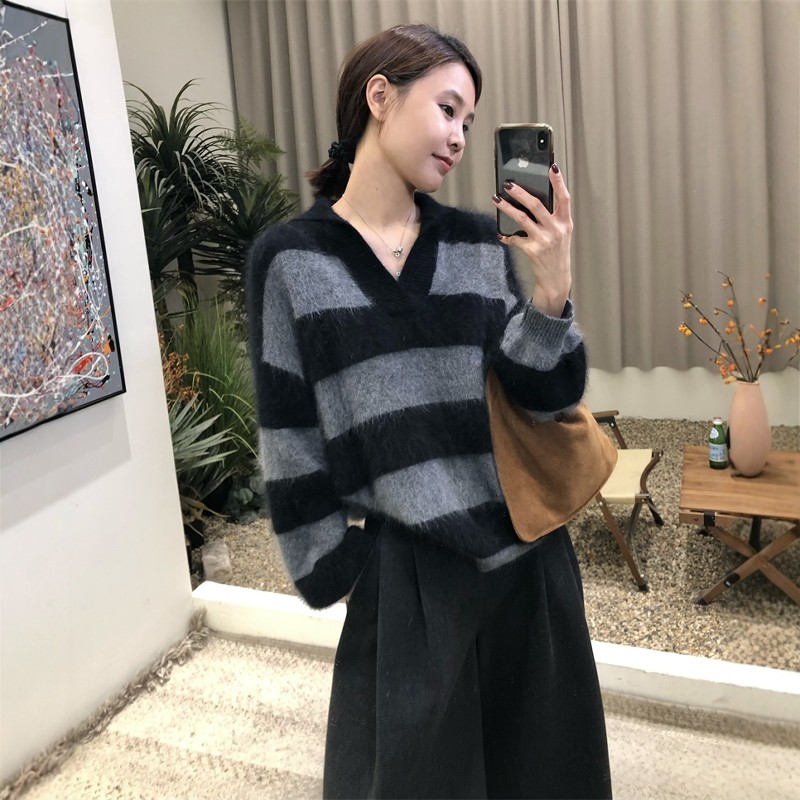 慵懒风宽松翻领条纹毛衣女