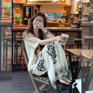 初夏独特绝美休闲套装女巨好看白色镂空针织开衫图腾阔腿裤两件套