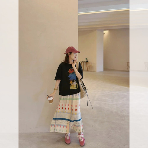 减龄印花短袖T恤彩色半裙套装女