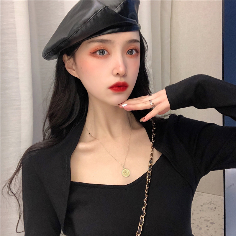 Real shot real price early spring new Korean fake two pieces design feeling show thin elastic base