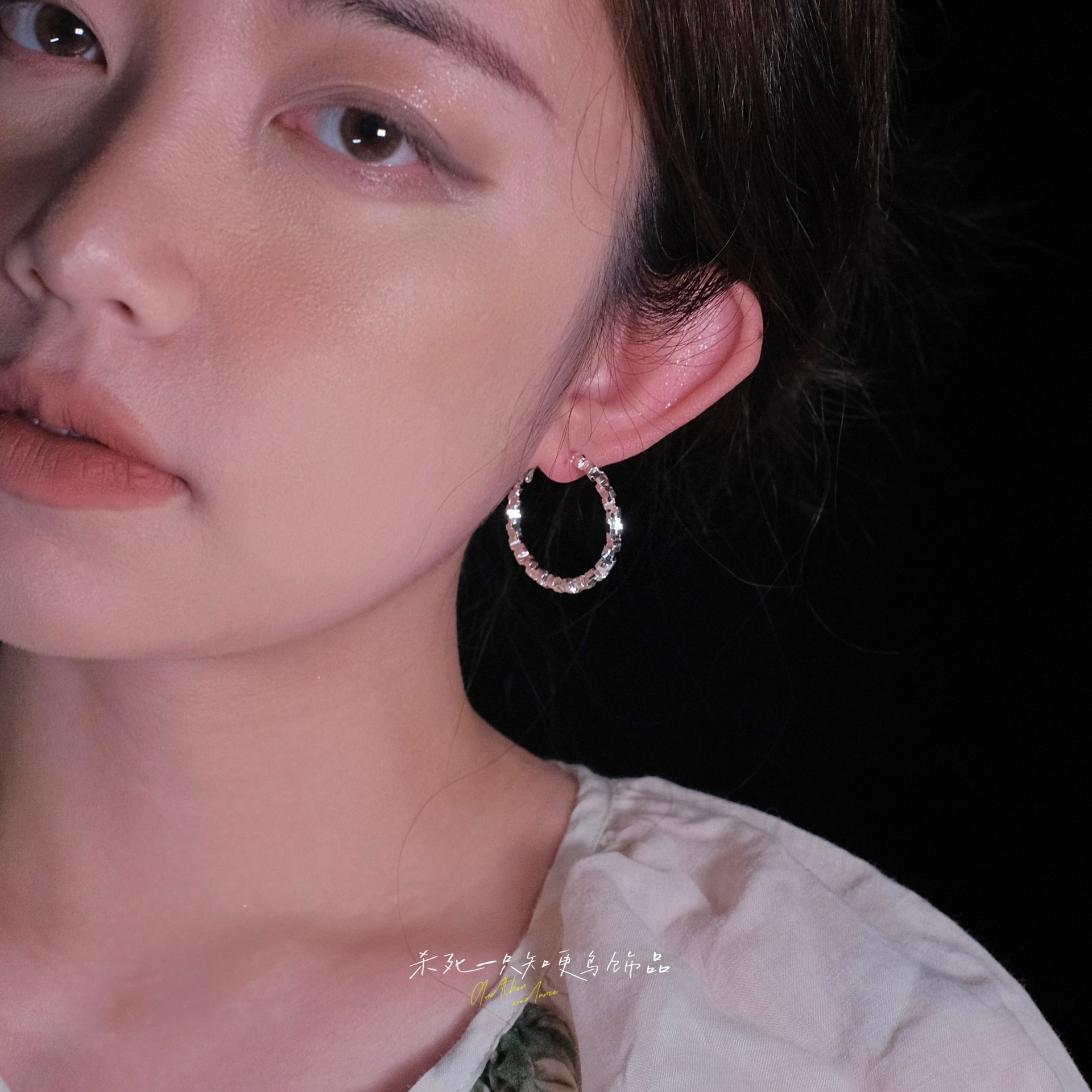 《波光粼粼》简约百搭高级感爆闪碎银子银色几何圈圈耳环耳夹耳饰