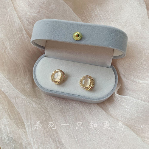 「知更鸟」一汪泉眼丢了女猫眼石